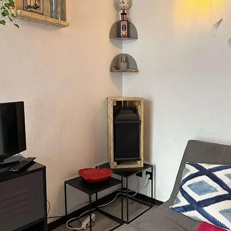 Apartment T2 Avec Balcon, Parking, A 800m - St Pierre La - Fr-1-229d-141 *