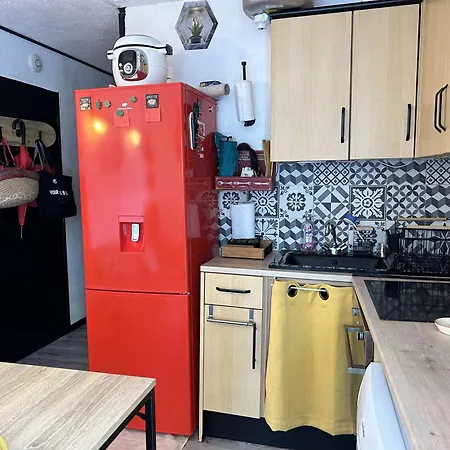 Apartment T2 Avec Balcon, Parking, A 800m - St Pierre La - Fr-1-229d-141 *